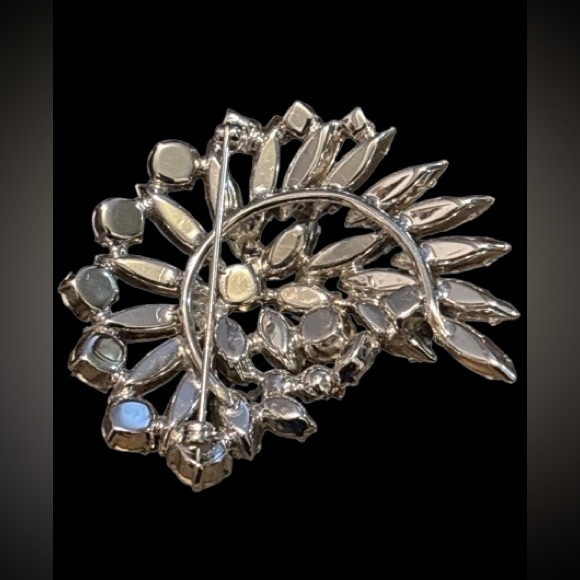 Vintage Crystal Brooch - Picture 6 of 9